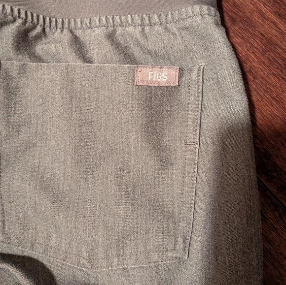 Woman's Figs Technical Collection - Picture 7 of 10